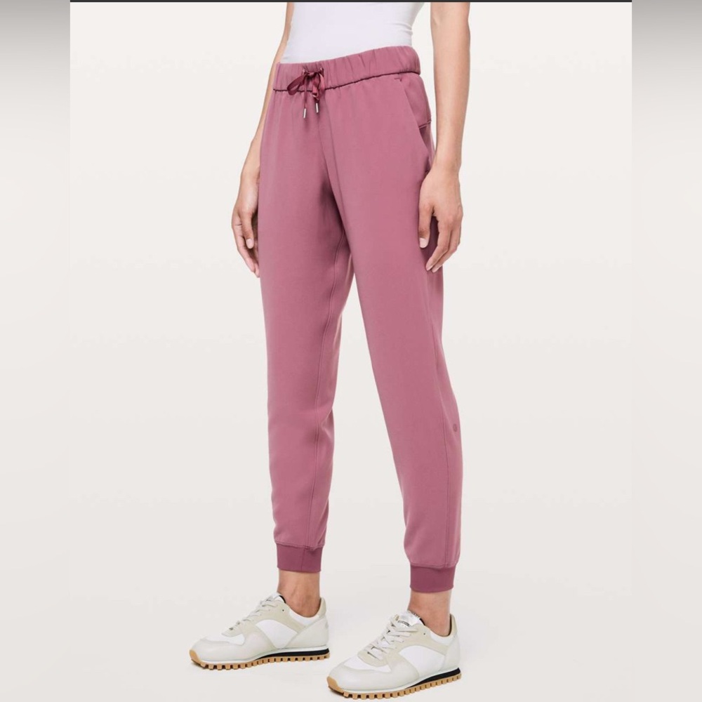 Lululemon On the Fly Jogger in Misty Merlot Size 2 Drawstring Waist 27”
